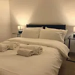 아파트 Bright 2-bed Centre - Walk To Everything, Prime Location