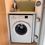 Bright 2-bed Centre - Walk To Everything, Prime Location 요크
