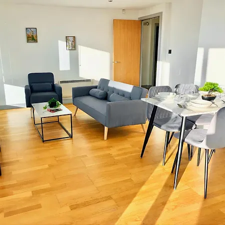 Apartment Bright 2-bed Centre - Walk To Everything, Prime Location *
