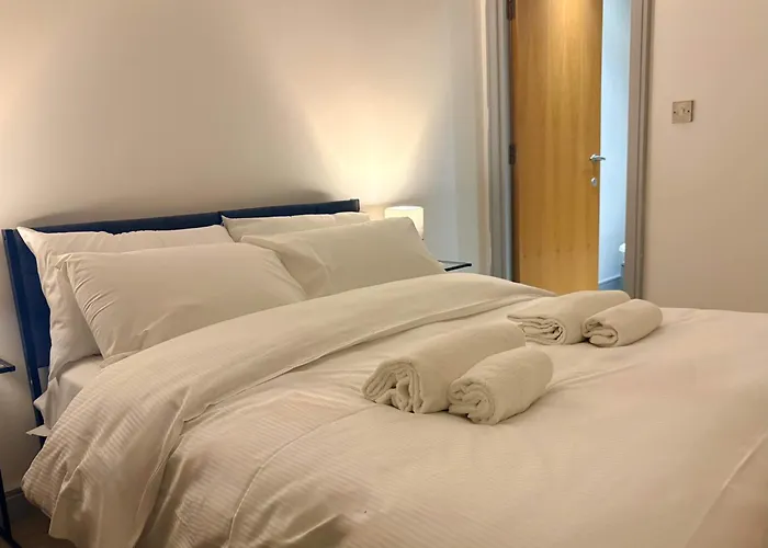 Bright 2-bed Centre - Walk To Everything *