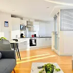 Bright 2-bed Centre - Walk To Everything, Prime Location Lejlighed York