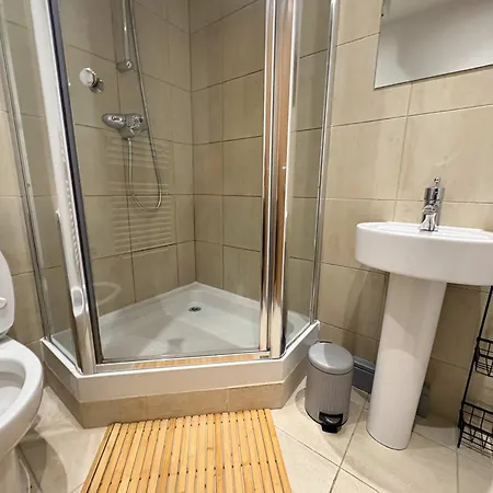 Bright 2-bed Centre - Walk To Everything, Prime Location Lejlighed